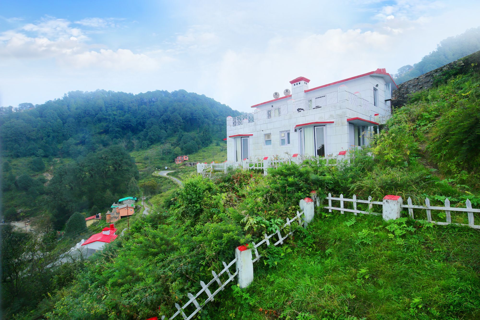 The Swiss Village Resort Nainital Bagian luar foto